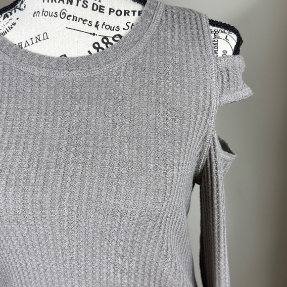 Bear Dance Textured Knit Top - Picture 2 of 7